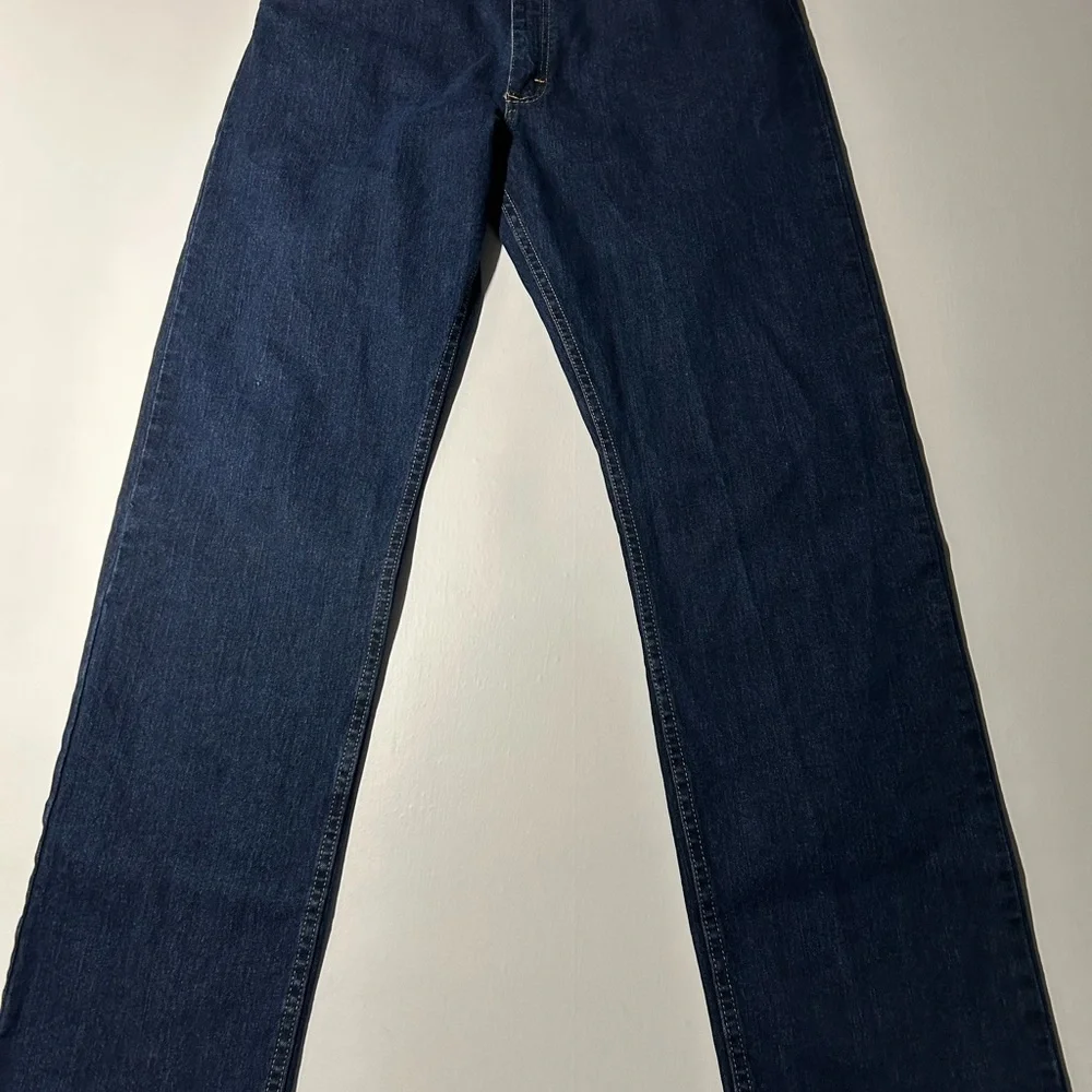 Wrangler men’s 35/32 authentic dark wash denim with stretch‎ waistband